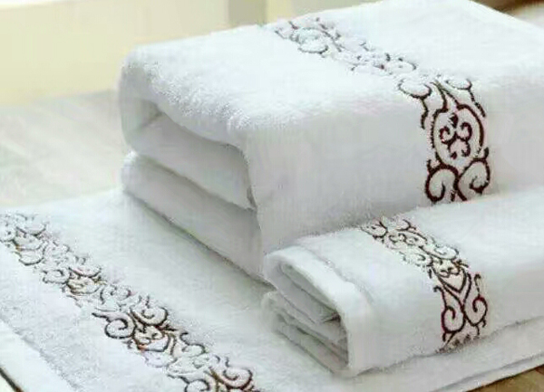 客房四巾 ▪ 浴袍